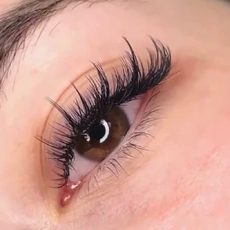 Kim K style lashes Dubai